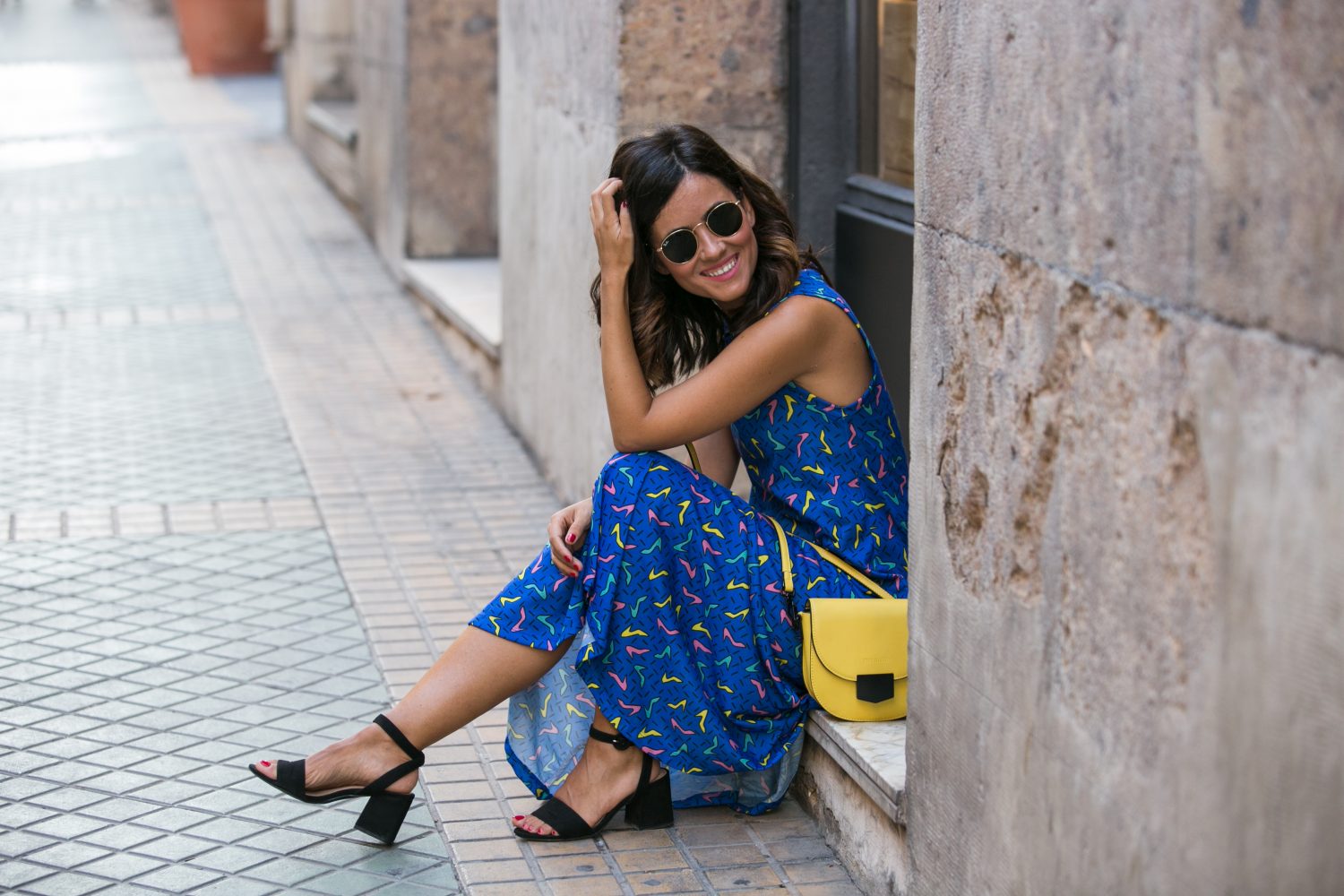 La manera más sencilla de combinar un vestido de Dolores Promesas.